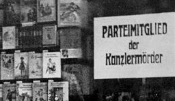 Flyer of 3R in Austria:
                                      "member of the party the
                                      murder of the chancellor"
                                      (orig. German:
                                      "Parteimitglied der
                                      Kanzlermörder"), 1934