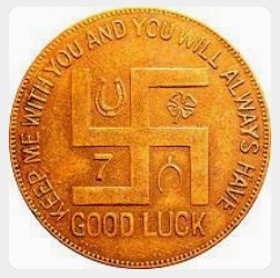 England: Münze als Talisman mit dem Hakenkreuz (Swastika als Glücksbringer) mit der Aufschrift: "Viel Glück", so war die "Mode" in Europa und de "USA" von den 1910ern bis in die 1930er Jahre