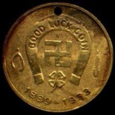 "USA": Münze der Pfadfinder "Boy Scouts" mit Hakenkreuz (Swastika als Glücksbringer) mit der Aufschrift: "Viel Glück" ("Good luck"), "USA" 1910er bis 1930er Jahre