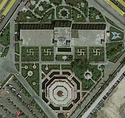 Hakenkreuze (Swastikas) im Gartenbau an der Universität Bandar Abbas, Iran