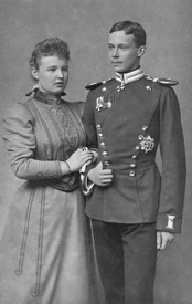 Prinzessin Pauline mit Prinz Friedrich.
                          Pauline verfolgte den Prozess gegen einen
                          angeblichen Mrder Hennig, denn dann
                          hingerichtet wurde