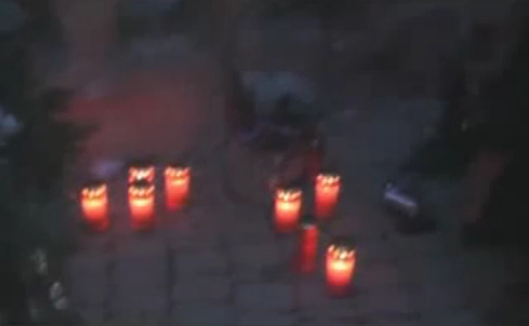 Luces rojas para muertos al monumento en
                          Bretzenberg para los muertos del campo del
                          prado del Rin (30min. 12seg.)