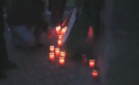 Luces rojas para muertos al monumento en
                          Bretzenberg para los muertos del campo del
                          prado del Rin 02 (30min. 37seg.)