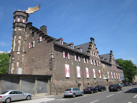 Das ehemalige Zeughaus mit dem Stadtmuseum von
                  Kln im Jahre 2014