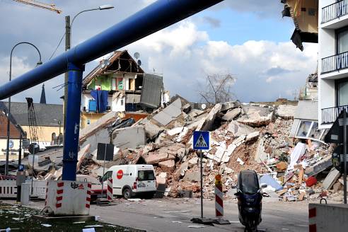 Stadtarchiv in Trmmern mit Strasse