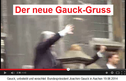 Der neue Gauck-Gruss, er muss
                          Sprechchöre "Hau ab" ("Fuck
                          You") abwehren