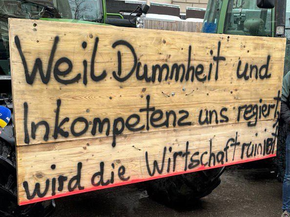 Demo der Bauern im 4R
                    am 8.1.2024: gegen Dummheit und Inkompetenz