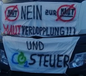 Demo der Bauern am 8.1.2024:
                    Plakat: Nein zur Mautverdoppelung