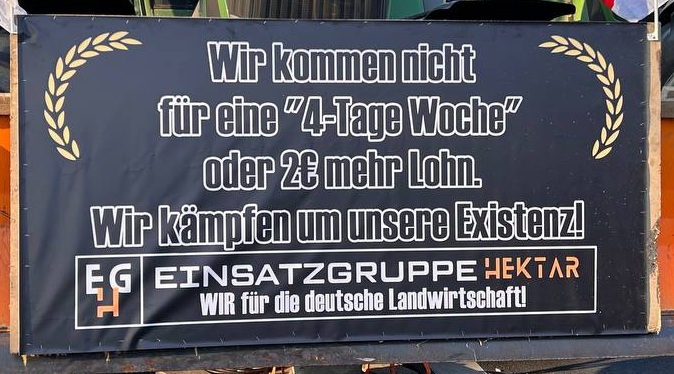 Demo der Bauern am
                    8.1.2024: Plakat: Es geht nicht um 2 Euro, sondern
                    um die die Existenz - Einsatzgruppe Hektar EGH