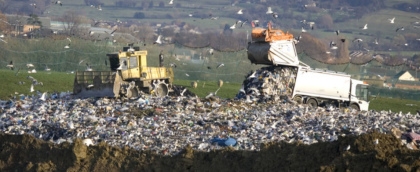 Englische
                                Mllmafia vermllt britische Felder in
                                Sdengland