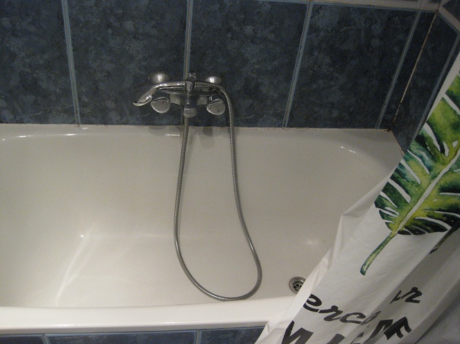 Hotel "San Antonio" Zimmer
                  203: Bad mit Dusche