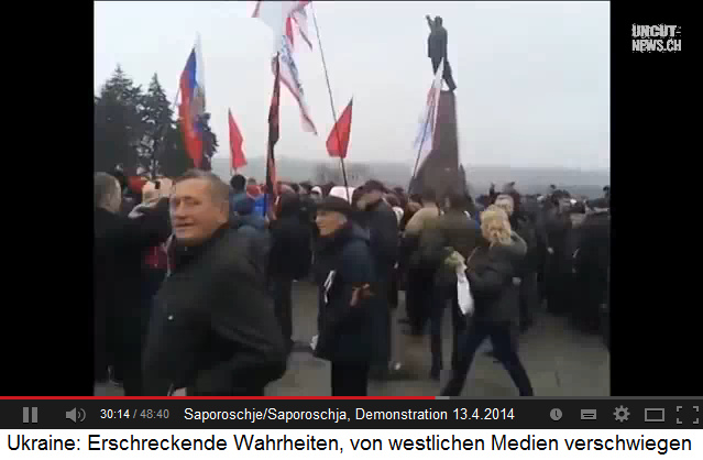 Demonstration in Saporoschje / Saporoschja,
                    13.4.2014, Denkmal im Hintergrund