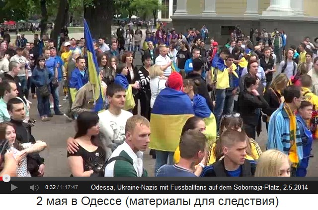 Sobornaja-Platz in Odessa am 2. Mai
                        2014, singende Fussballfans 03