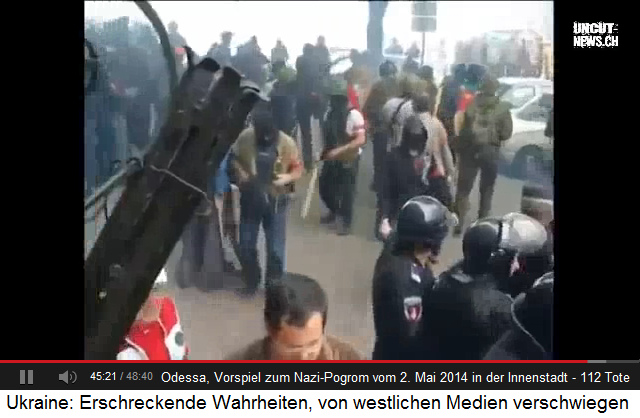 Pogrom in Odessa vom 2.5.2014, Rechter
                        Block mit Schlgertypen mit Baseballschlger