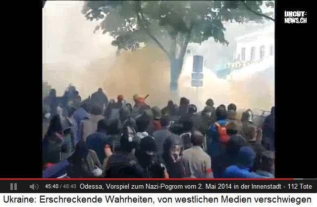 Pogrom in Odessa vom 2.5.2014,
                        Strassenschlacht, der Rechte Block ist
                        schlagbereit 01