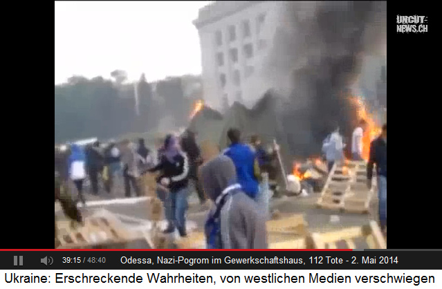 Pogrom von Odessa
                    vom 2.5.2014 vor dem Gewerkschaftshaus: Der rechte
                    Block verbrennt die Zelte und Materialien