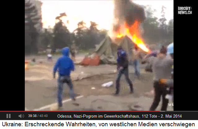 Pogrom von Odessa
                    vom 2.5.2014 vor dem Gewerkschaftshaus: Der rechte
                    Block verbrennt die Zelte und Materialien