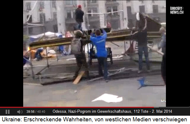 Pogrom in Odessa,
                    vom 2.5.2014: Der Rechte Block reisst beim
                    Gewerkschaftshaus die Bhne ab