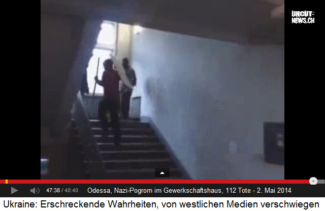 Pogrom von Odessa
                    vom 2.5.2014 im Gewerkschaftshaus: Schlgernazis
                    steigen die Treppe hinauf, um in den oberen
                    Stockwerken Menschenjagden zu veranstalten 03