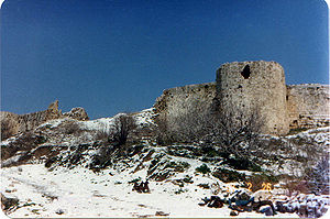 Die
                          palstinensisch-arabische Festung Toron im
                          heutigen Libanon (2009) galt als Vorbild fr
                          die Ordensburg von Thorn im besetzten
                          "deutschen Osten"...