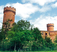 Die Burg von Zlpich
                        in der Eiffel ist nach arabischer Architektur
                        gebaut...