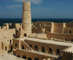 Die Festung (arab.:
                        "Ribat") in Sousse in Ifriqiya,
                        Beispiel einer grossen, arabischen Burg