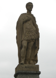 Statue des Heiligen Mauritius
                            (wahrscheinlich 18.Jh.) in Soultz
                            (Frankreich, Departement Haut-Rhin). Mit
                            Statuen sollen Legenden wahr werden...