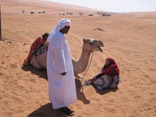 Die leere
                        Wstenlandschaft auf der arabischen Halbinsel
                        formt den Charakter der Mnner