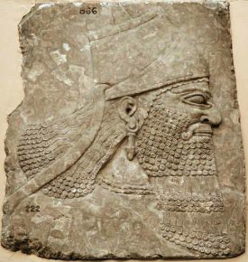 Assyriens Imperator
                          Assurbanipal, der gypten bis Theben besetzen
                          liess. Profil.