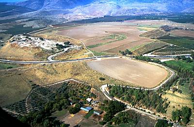 The hill of ruins (tell) of Hazor (Tell
                          el-Waggas), see: www.bibleplaces.com