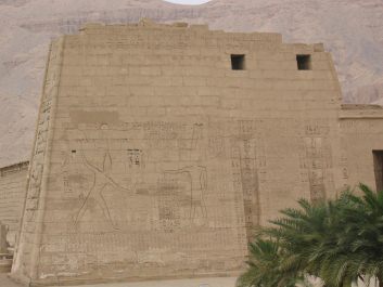 Inscription in the temple wall of the
                            temple of Ramses III in Medinet Habu, left
                            side of the wall