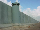 Mauer in Israel-Palästina mit Wachtturm