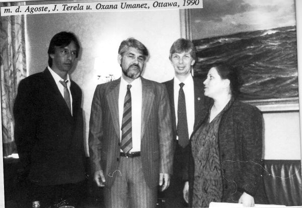 Jurij Below mit de Agoste, J. Terela
              und Oxana Umanez in Ottawa, 1990, ein schöner Moment im
              Leben (JB)