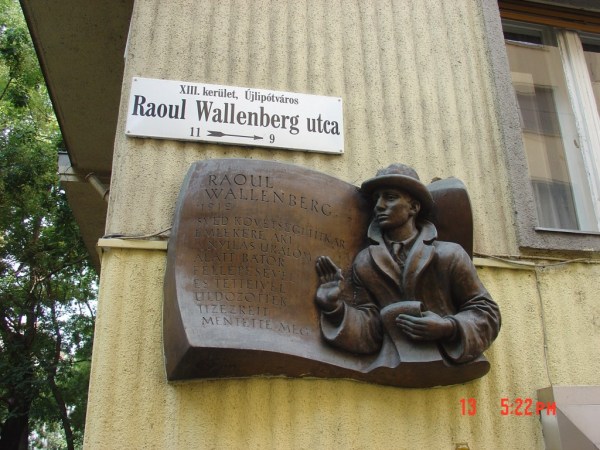 Wallenberg-Gedenktafel in Budapest an der
              Wallenberg-Strasse (Wallenberg utca)