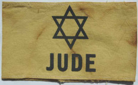 Germany, armband with Jewish star with
                          inscription "Jude"
                          ("Jew"), black on white