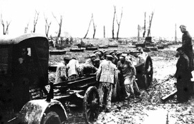 CC Auschwitz, forced labourer working on
                          building site for a Krupp production plant