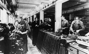 CC Dachau, forced labourers working in a
                          hall