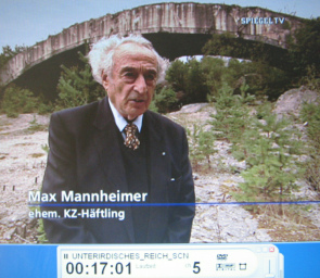 Mühldorf on Inn River 03: former Auschwitz
                    detainee Max Mannheimer is telling giving his
                    testimony