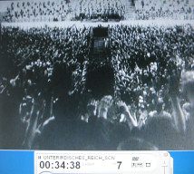 Goebbels-Rede 1944 01:
                          Begrüssung mit Hitlergruss 01