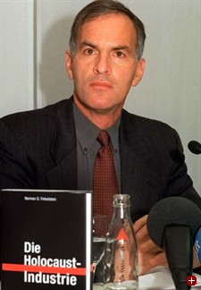 Norman
                        G. Finkelstein bei einer Buchprsentation im
                        Jahre 2001