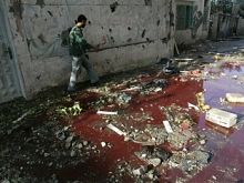 Bet-Hanun-Massaker November 2006,
                    Blutlache von 18 Toten, die im Schlaf ermordet
                    wurden. Der jüdische Kommentar von Israels
                    Ministerpräsident Olmert: "Gelegentlich
                    passiert das"...