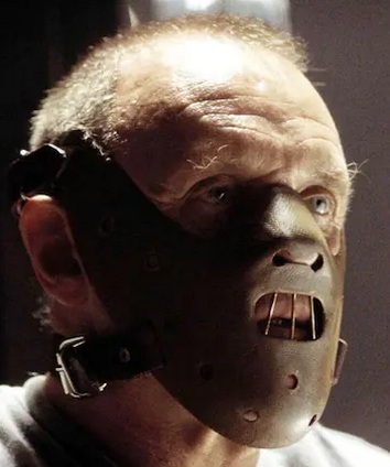 Photo text 2: MASK WITH MOUTH OPENING+NOSE
              OPENING: "The Silence of the Lambs" with Anthony
              Hopkins: The mask has the effect that the doctor looks
              like a monster.