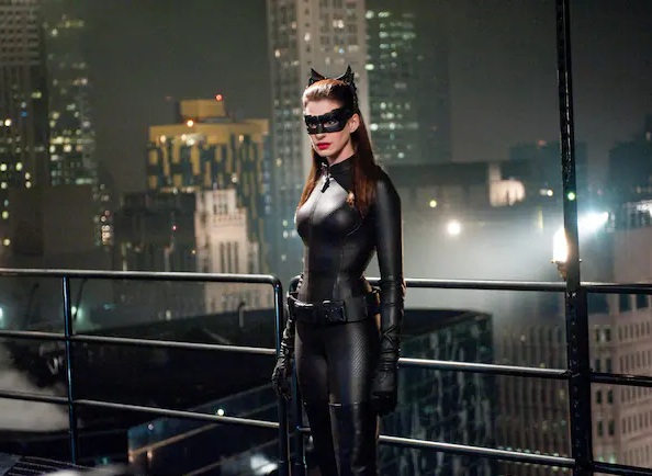 Photo text 6: EYE MASK: "The Dark Knight
              Rises" with Anne Hathaway: "The Cat" wears
              an eye mask that merges into a kind of hairclip with cat
              ears.