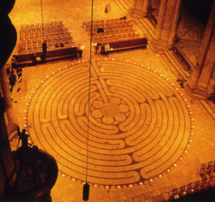 Labyrinth in der Kathedrale von
                            Chartres "Weg nach Jerusalem"