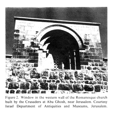 Encyclopaedia Judaica: Crusades, Band 5,
                          Kolonne. 1136: Fenster der Westmauer der
                          romanischen Kirche, gebaut von den
                          Kreuzfahrern bei Abu Ghosh bei Jerusalem.
                          Bewilligtes Foto vom Israelischen Departement
                          fr Geschichte und Museen, Jerusalem (Israel
                          Department of Antiquities and Museums,
                          Jerusalem).