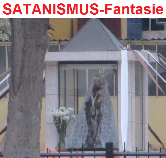 Lima Los
                    Olivos, im Engelspark (parque Los Angeles) steht
                    dieser Glaskasten mit einer "heiligen
                    Jungfrau" drin, Nahaufnahme - das ist alles nur
                    Satanismus-Fantasie