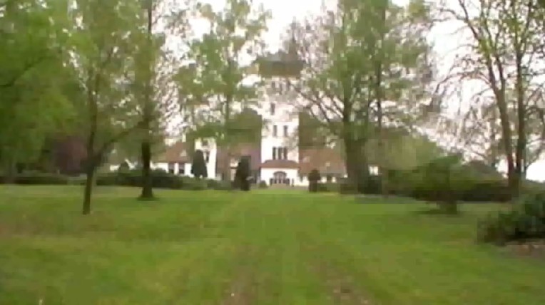 Schloss bei Holten (Holland),
                der Parkbereich mit dem Turm (7'17'')