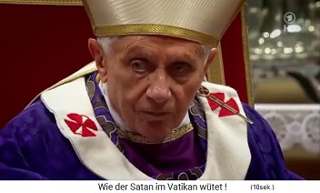 Eine Papst-Puppe von vielen: Der kriminell-schwule
                Greis Benedikt XVI ist am Ende