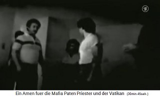 Ndrangheta-Mafiaweihe
                    1985: Es wird Blut auf ein Bild gespritzt 02