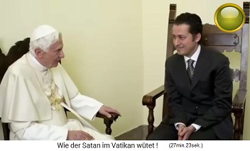 Der Kammerdiener Paolo Gabriele - der unbequeme Whistleblower neben der kriminellen Papst-Puppe Benedikt XVI. alias Ratzinger